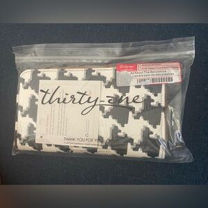 NWT Thirty-one All About the Benjamin’s in Houndstooth pattern. See photos.
